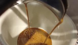 Ritualul cafelei, de la boabe la artă. Un român bea, în medie, 3 cafele în fiecare zi