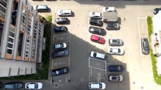 Locurile de parcare au devenit o afacere profitabilă. Cât câştigă cei care le închiriază