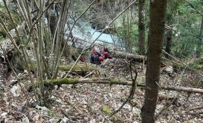 Un bărbat de 40 de ani a căzut în gol, într-o prăpastie, pe Cheile Bicazului. A alunecat pe traseul turistic