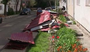 Vântul puternic a provocat dezastre în țară. Urmează zile cu frig și ploi