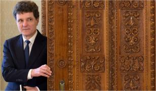 Analist, despre "bileţelul albastru" prin care Nicuşor Dan a fost anunţat de moţiunea de cenzură la consultări