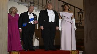 Cât a costat ţinuta purtată de Melania Trump la vizita Regelui Charles din SUA. Asemănată cu Jaqueline Kennedy