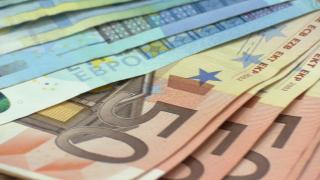Criza politică a adus cel mai scump EURO din istorie. Urmează scumpiri în lanţ la facturi şi alimente