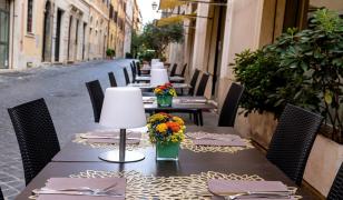 Românii nu mai au bani de restaurante. Speriaţi că ar putea da faliment, mulţi patroni au găsit soluţii