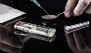 Fost consumator de droguri: 