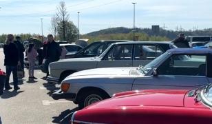 De la mașini de colecție la simulatoare VR: expoziția auto de la Suceava a adunat zeci de pasionați