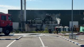 Explozie urmată de incendiu la un depozit din Blejoi: un bărbat rănit, 100 de persoane s-au autoevacuat