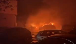Incendiu într-o parcare din Piatra Neamț: o femeie a dat foc mașinii fostului soț. Flăcările s-au extins