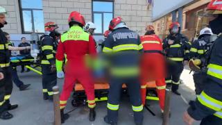 Incendiu cu 5 răniţi la un apartament de pe Dinicu Golescu în Capitală. O femeie, găsită inconştientă