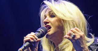 Bonnie Tyler, în "comă indusă" după ce starea ei de sănătate s-a înrăutățit