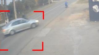 Adolescentă de 17 ani pe motor, spulberată de un șofer după ce i-a tăiat calea, în Bihor