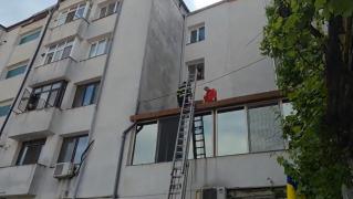 A vrut să intre în casă pe exterior și a căzut în gol de la etajul 4. Botoşăneanul, în stare critică