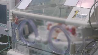 Medici de la Maternitatea Polizu, acuzaţi că au lăsat un bebeluş să moară în incubator