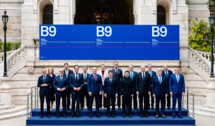 Jumătate din harta NATO s-a mutat pentru o zi la Cotroceni. De la Bucureşti a plecat un semnal şi către SUA