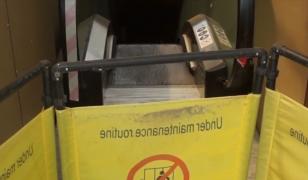 Scările rulante ale unui pasaj din Bistrița, coșmar pentru vârstnici: "Mi-e frică, oricând poţi să aluneci"