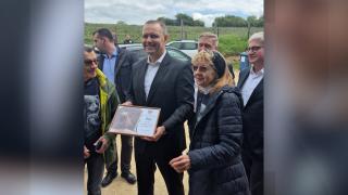 Ursul de la Zărneşti adoptat de preşedintele polonez, salvat din sârmă ghimpată şi rămas fără mamă