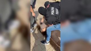 Momentul când patronul unei publicaţii online este reţinut de poliţişti pentru şantajarea unui milionar
