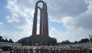 Ziua Eroilor, marcată prin ceremonii militare şi slujbe în toată ţara. Programul evenimentelor din Capitală