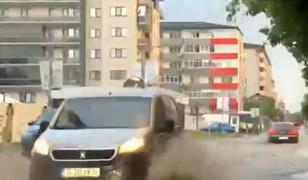 Capitala, paralizată de ploile torenţiale. Zonele unde vor fi 30 de grade, de săptămâna viitoare
