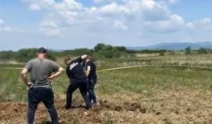 Descoperire macabră pe un câmp din Maramureş. Un bărbat care îşi plimba câinele a găsit un craniu uman