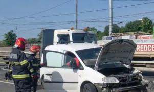 Șofer beat, în stare gravă după un accident în Vaslui. A intrat pe contrasens și s-a izbit de o autoutilitară