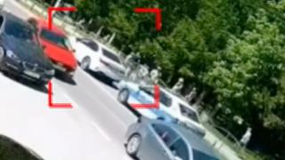 Urmărire ca în filme pe DN1. Hoţ de 26 de ani, prins după ce a furat o maşină şi a avariat-o pe cea de poliţie