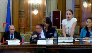 Demisia ministrului Educaţiei, cerută după ce a ignorat o elevă care plângea în faţa lui. 