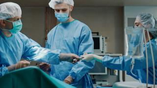 Erou pentru a doua oară. Inima şi ficatul băiatului care şi-a salvat prietena de la înec au ajuns la 2 bolnavi