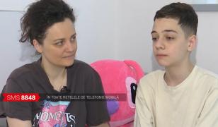 Inima lui Eric nu mai poate aştepta. Băiatul are nevoie de o operaţie pe cord deschis după 13 ani de aşteptare