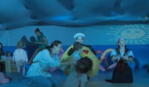 Shakespeare, în varianta pentru bebeluşi. Peste 40.000 de copii au descoperit teatrul datorită lui 