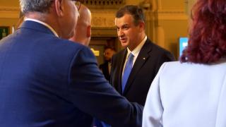 Eugen Tomac nu are voturile de premier, iar PSD vine cu varianta Grindeanu. 