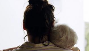 Discriminare la locul de muncă: mamele spun că sunt excluse din proiecte importante