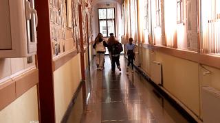 Copilul unor polițiști, vizat de o tentativă de răpire. Băiatul apucase să plece de la şcoală