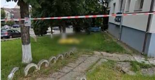 Moarte suspectă la Botoşani: un bărbat a fost găsit fără suflare în faţa blocului în care locuia