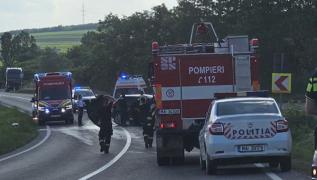 Doi oameni au murit în Vaslui, după ce maşina lor a intrat pe contrasens şi s-a izbit de o autocisternă