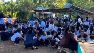Momentul în care zeci de copii sunt surprinşi la şcoală de cutremurul din Filipine. Unii au leşinat de frică