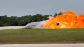 Un avion privat care trebuia să preia un jucător de baseball a explodat la aterizare. Piloţii au murit