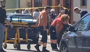 Moarte tragică. Mamă ucisă de propriul fiu sub privirile vecinilor. Tânărul ar fi consumator de droguri