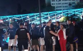 "Voi sunteţi degeaba?" Imagini cu bătaia dintre clanurile Ştoacă şi Toboşaru, sub ochii poliţiştilor