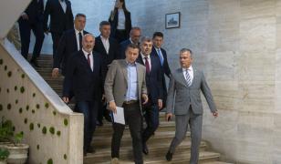 Partidul care va decide dacă Guvernul Veştea e votat sau nu. Analist: Acum, îşi menţine căile libere