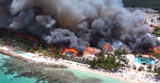 Momentul în care un resort de lux din Republica Dominicană este cuprins de flăcări. O turistă a murit