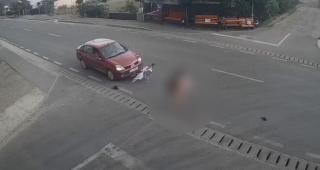 Momentul când o fetiţă este luată în plin de un şofer băut. Copila nu se asigurase când a trecut strada