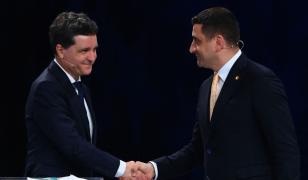 L-a sunat consilierul lui Nicuşor Dan pe Simion să voteze guvernul Veştea? Analist: Una spune şi alta face