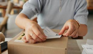 Noua regulă europeană care schimbă retururile online. Cum îşi vor primi acum oamenii banii înapoi