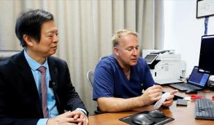 Operaţie efectuată în premieră în România, pentru o patologie fatală. Medicul a venit special din China