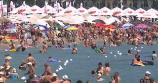 Staţiunea de pe litoral plină până la refuz. 