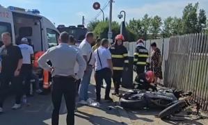 Accident violent cu doi poliţişti răniţi. Un agent a fost aruncat de pe motocicletă