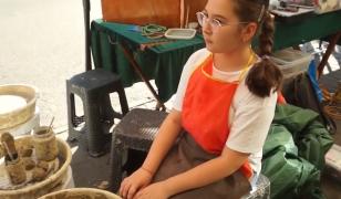 Festival medieval în Bistriţa. Copiii au modelat lut şi au învăţat tradiţii vechi: 