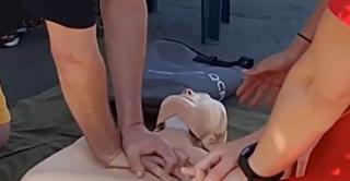 Maratonul Resuscitării, organizat pentru prima dată la Arad. Tot mai mulți români învață cum să salveze vieți