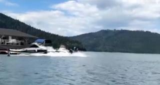 Marea de poalele muntelui, locul perfect pentru a scăpa de codul roşu. Care sunt preţurile